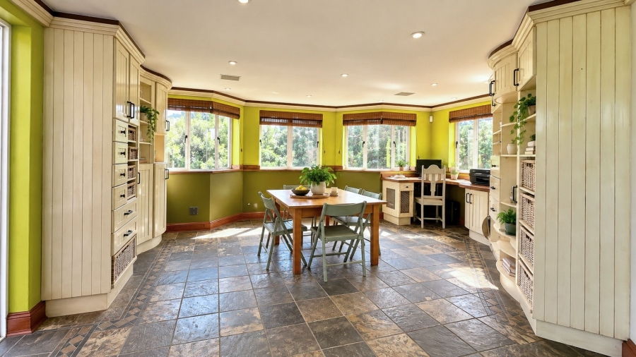 6 Bedroom Property for Sale in Lovemore Park Eastern Cape